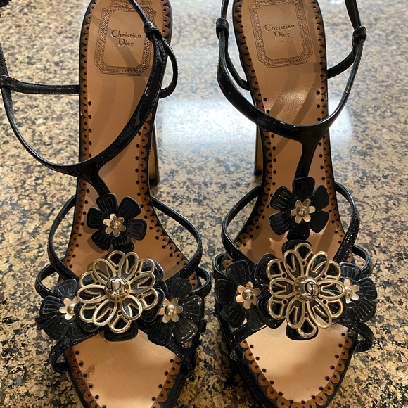 Spectacular Christian Dior Flower Detail Heels - Picture 1 of 8